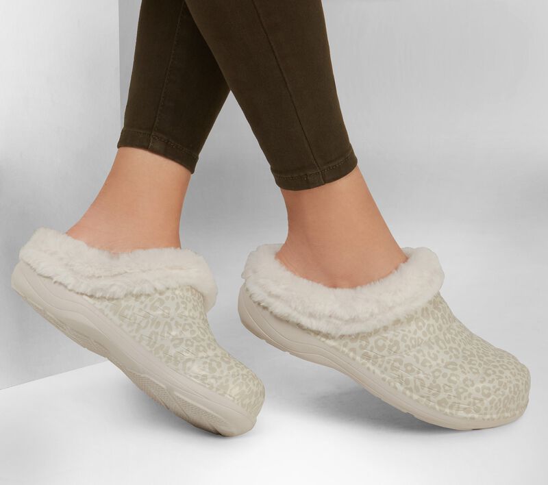 Dámské Pantofle Skechers Foamies: Cozy Camper Podšité - Snow Leopard Bílé | CZ.111357OFWT