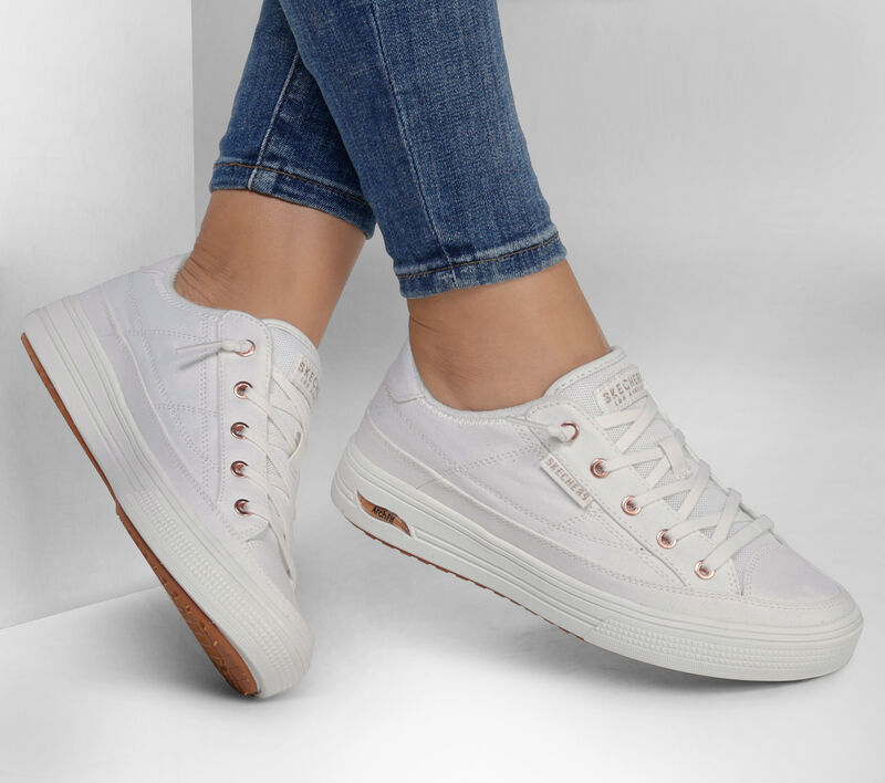 Dámské Slip On Skechers Arch Fit Arcade - Meet Ya There Bílé | CZ.177190WHT